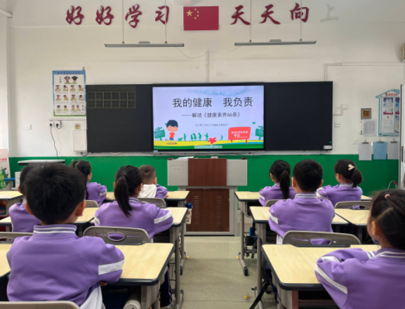 数学科课程让学生们在同步讲堂上与隶属学校的学生同上一堂课